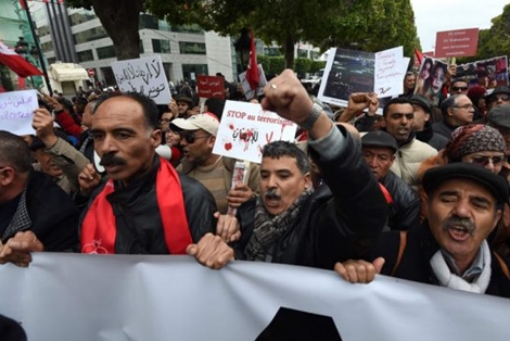 Gần 1.000 người Tunisia đổ ra đường biểu tình