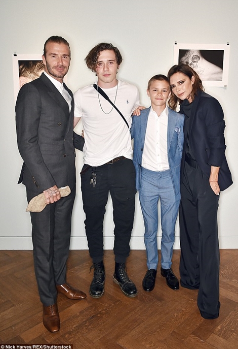 Gia đình Beckham lịch lãm tại triển lãm ảnh của cậu cả Brooklyn 