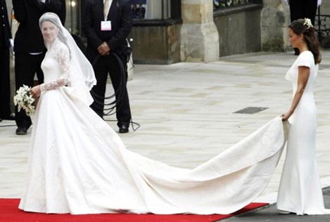 Chiêm ngưỡng những bộ váy "đắt giá nhất" mọi thời đại