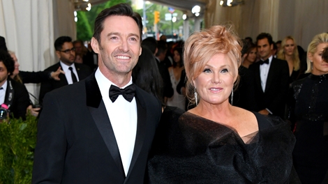 Kém vợ 13 tuổi, 'người sói' Hugh Jackman vẫn ca ngợi 'máy bay' hết lời 