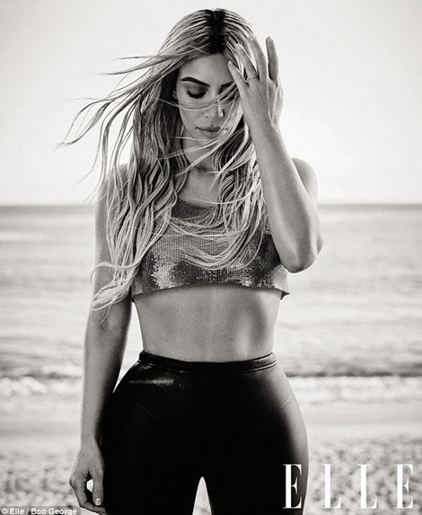 Cô Kim lại làm đấng mày râu xốn xang khi khoe thân hình nóng bỏng