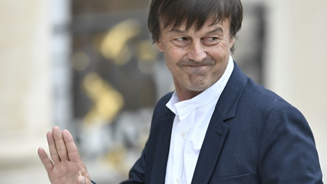 Thất vọng dồn nén, Bộ trưởng Sinh thái và Di sản Pháp từ chức 