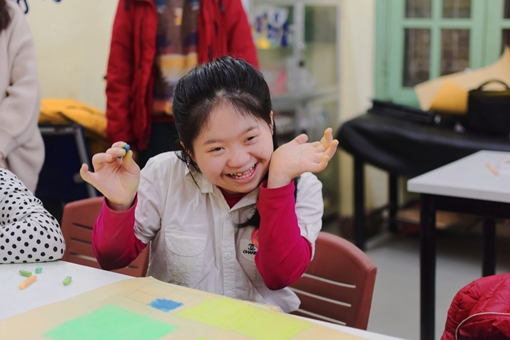 Xúc động triển lãm "Những ô cửa chênh vênh" 