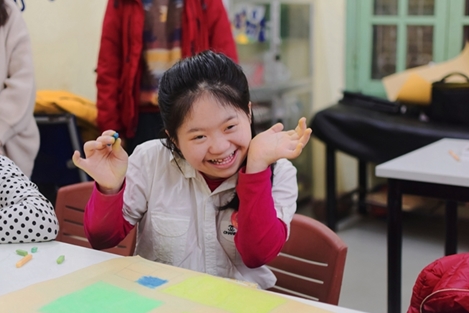 Hưởng ứng cuộc thi vẽ tranh và viết chữ đẹp cho trẻ khuyết tật