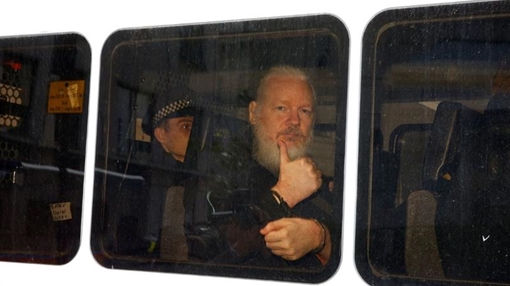 Trùm WikiLeaks lần đầu lên tiếng về lý do không đầu thú