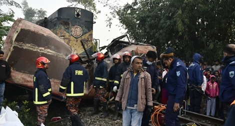 Bị tàu hỏa đâm trực diện, ít nhất 12 người trên xe buýt thiệt mạng