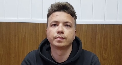 Protasevich lần đầu lộ diện, EU thẳng tay trừng phạt Belarus