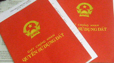 Làm giả hai sổ đỏ mang cầm cố để chiếm đoạt hàng trăm triệu đồng