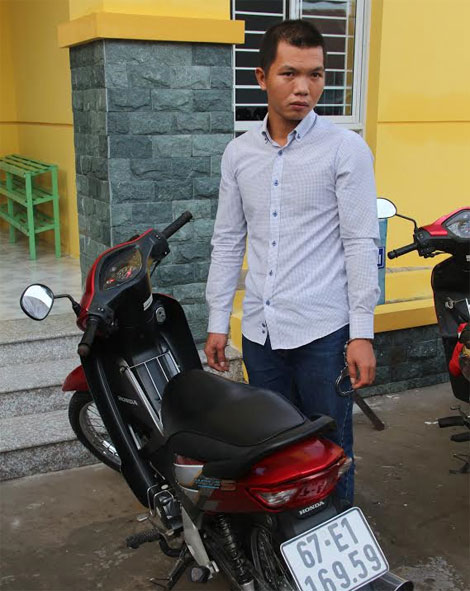 (HY HỮU) Trộm xe mùa Euro bị cầu thủ bóng đá bắt quả tang