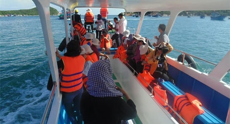 Quản lý, phục vụ khách du lịch đến VN: Đừng đợi “mất bò mới lo làm chuồng”