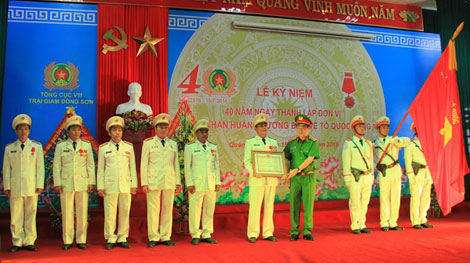 Trại giam Đồng Sơn đón nhận Huân chương Bảo vệ Tổ quốc hạng Nhì