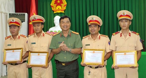Thưởng “nóng” lực lượng Cảnh sát đường thủy Công an TP Cần Thơ