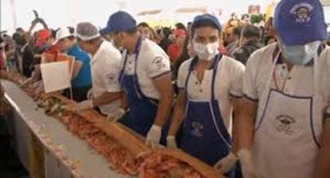 Bánh mỳ kẹp thịt kiểu Mỹ Latinh dài kỷ lục