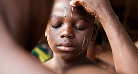 Tục tạo vết sẹo lên cơ thể để... làm đẹp