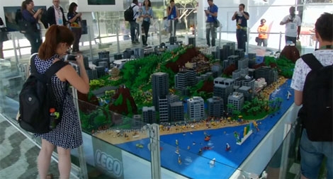 Sa bàn mô hình thành phố Thế vận hội từ miếng ghép Lego