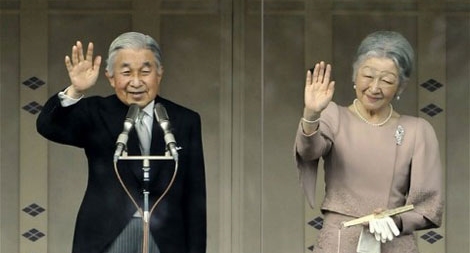 Phượng hoàng mãi xếp cánh trong lồng son