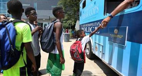 “Vũ khí thân thiện” của cảnh sát Mỹ