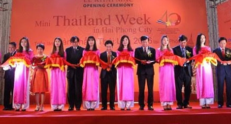 Khai mạc Triển lãm sản phẩm-Tuần lễ hàng Thái Lan 2016