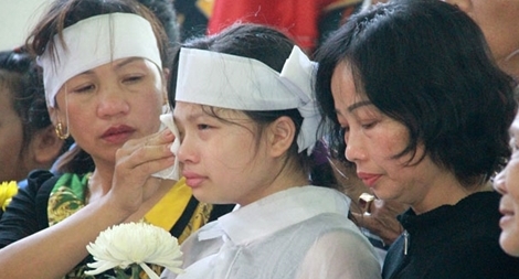 Xúc động giây phút vĩnh biệt phi công anh dũng lái máy bay L39