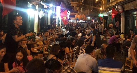 Phố cổ Hà Nội sau 0 giờ: Tránh lạm dụng việc được nới “giờ giới nghiêm”