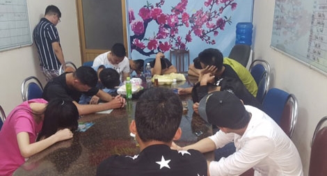 Bắt quả tang gần 100 “dân bay” đất Cảng đang thác loạn