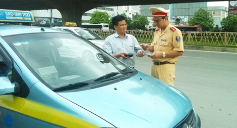 Gần 8.000 xe dưới 9 chỗ ngồi lách luật chở khách tại Hà Nội