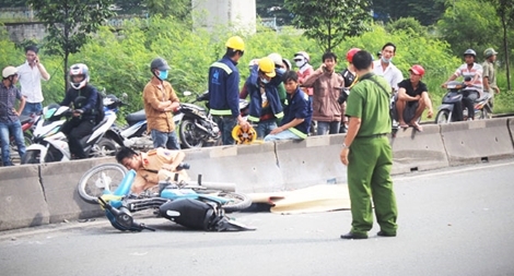 Khi người đi xe máy coi thường... tính mạng của chính mình