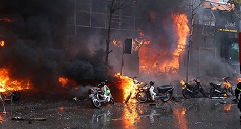 Kiểm tra quán Karaoke tại Hà Nội: "Sờ" đâu cũng thấy dễ cháy!