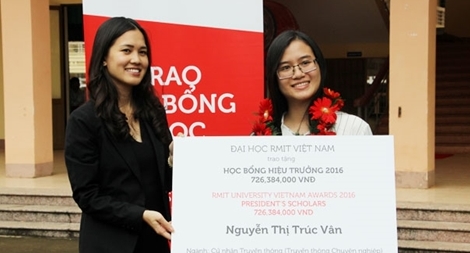 Một sinh viên nhận học bổng Đại học RMIT Việt Nam hơn 700 triệu đồng