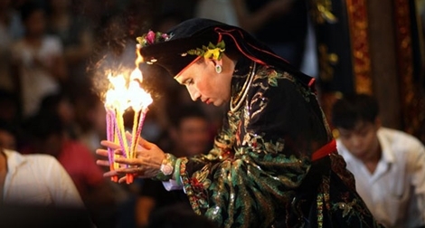 Vinh danh nhưng không để lợi dụng, biến tướng