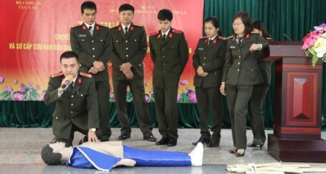Tập huấn xử lý cấp cứu tai nạn thương tích trong khi làm nhiệm vụ