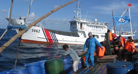 Vì sao ngư dân Philippines “được phép” tiếp cận bãi cạn Scarborough?