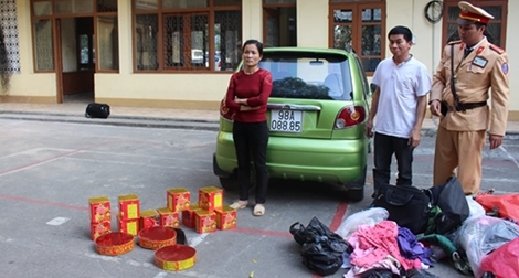 Phát hiện xe ô tô vận chuyển 23kg pháo dàn