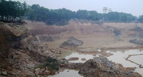 Khởi tố 2 kẻ “xúc đất đem bán”