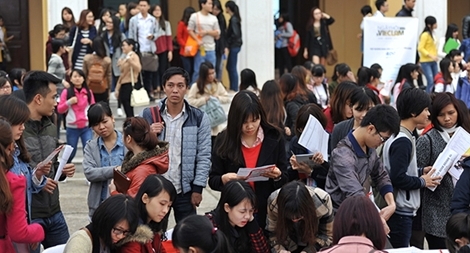 200.000 cử nhân thất nghiệp: Tại anh tại ả...