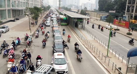 Buýt nhanh BRT vẫn bị lấn làn