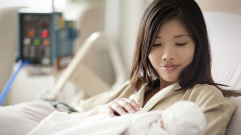 Đề xuất bỏ quy định lao động nữ nuôi con được nghỉ 60 phút mỗi ngày