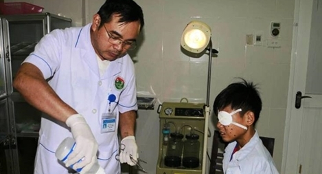 Đốt kíp mìn để chơi, một học sinh bị trọng thương