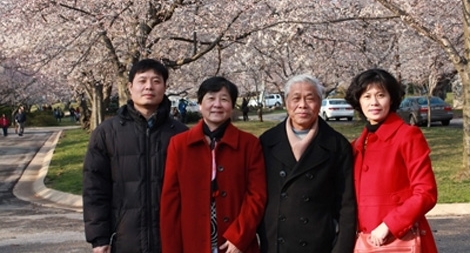 Nhà thơ Vũ Quần Phương: “Lòng bố vịn theo con từng đốt”