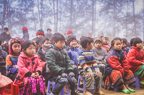 Tặng 400 áo ấm cho trẻ em