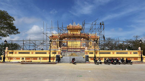 Yêu cầu điều chỉnh hoa văn, màu sắc Bia Quốc học đúng với nguyên bản