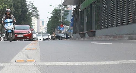 Hà Nội sẽ thí điểm lắp phân cách cứng bảo vệ đường cho ​BRT