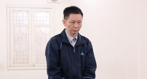 Thủ kho “độn” gạch vào hàng nghìn thùng sữa