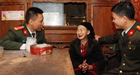 Nặng tình sẻ chia