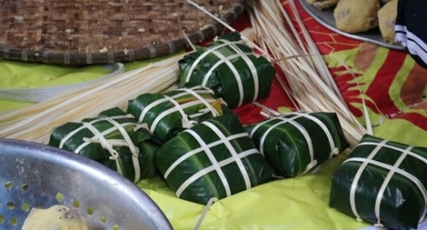 Làng bánh chưng tất bật vào vụ Tết