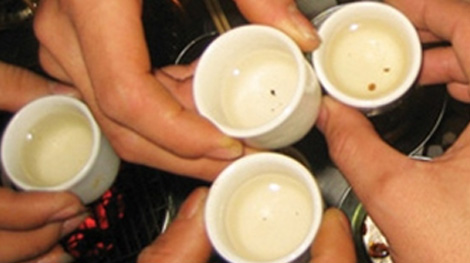 Mất mạng vì bị bạn nhậu đâm thủng gan