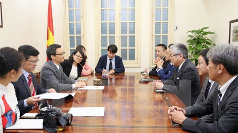 Phó Thủ tướng Vũ Đức Đam tiếp Chủ tịch Báo Asahi Shimbun
