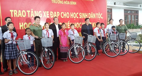 Đem xuân tới người dân nghèo vùng lũ