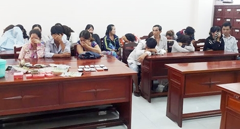 2 chị em cầm đầu sòng bạc... "toàn nữ"