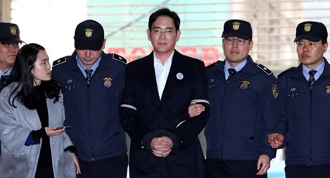 Bóng đen bê bối trong Tập đoàn Samsung